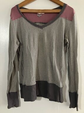 Roxy Striped V-Neck Long Sleeve Top in Mauve and Gray